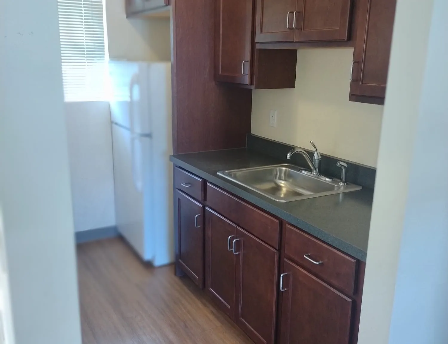 Golden Park Apartments — Photo 4
