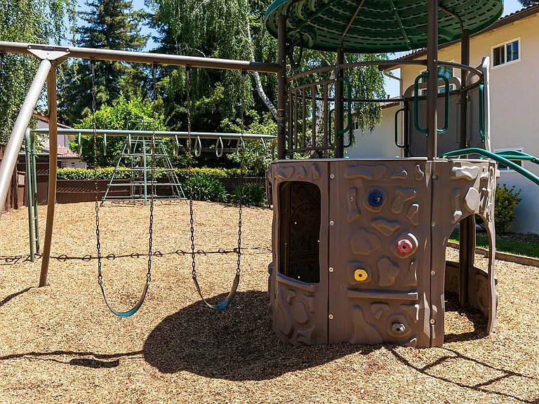 Dry Creek Apartments — Photo 14