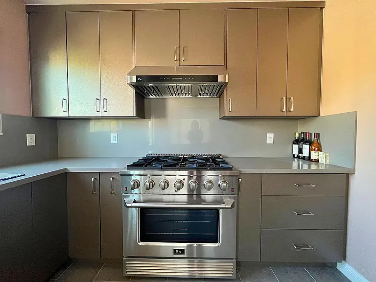 611 Green Ave #3 — Photo 4