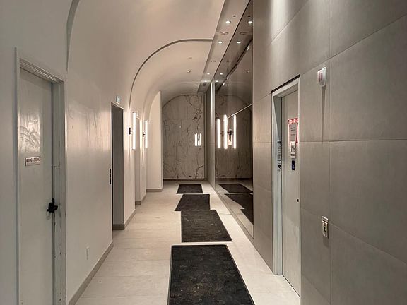 2nd image of 2075 Lakeshore Rd #1302