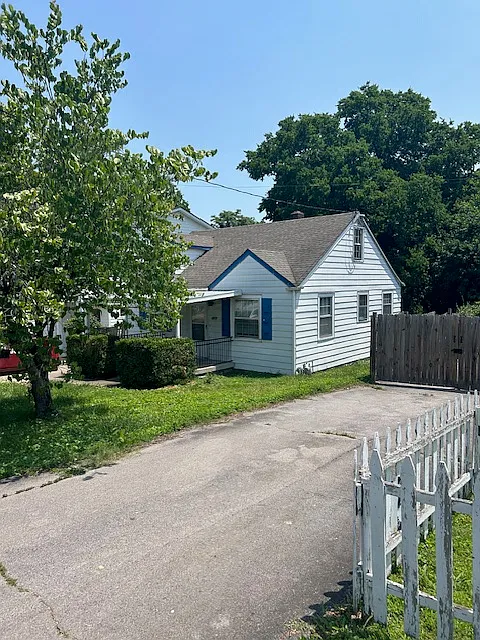 8132 Rosemary Ln