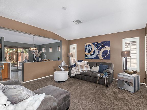 3rd image of 42464 W OAKLAND Drive