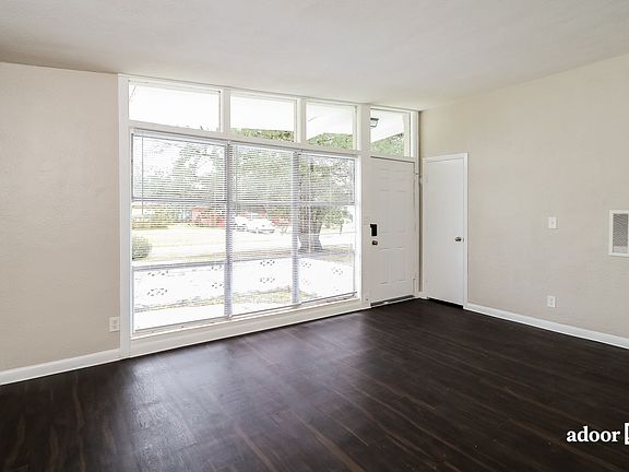 5th image of 3215 Seine Dr