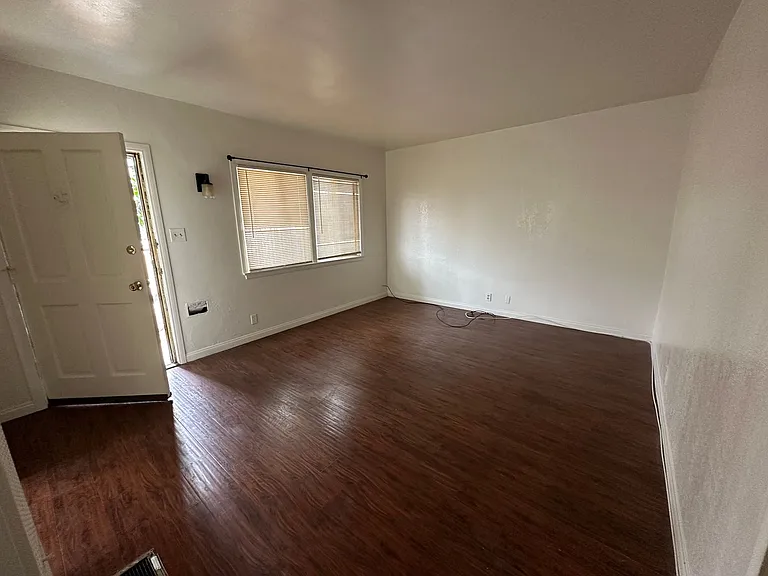 7910-7914 S Normandie Ave — Photo 5