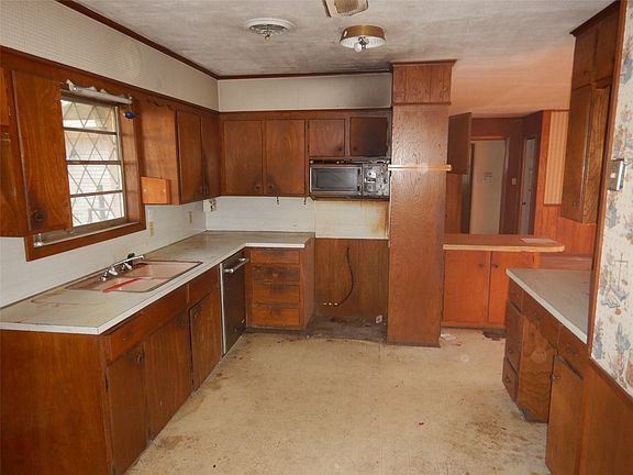 4th image of 9468 Hemlock Cir