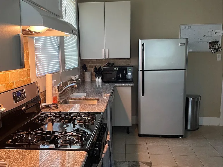 4204 Crawford St — Photo 10