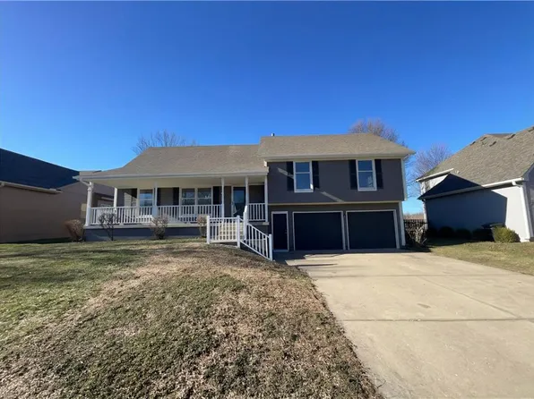 1120 SW Crossing Dr, Lees Summit, MO 64081