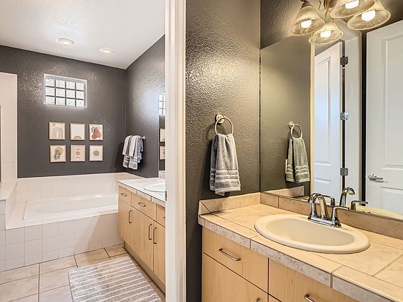 5th image of 2100 N Humboldt St APT 105