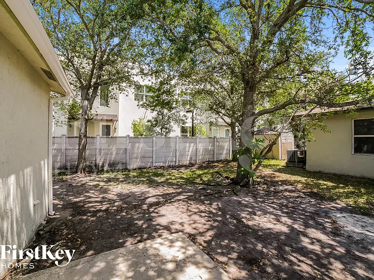 341 NE 34th Ct — Photo 18