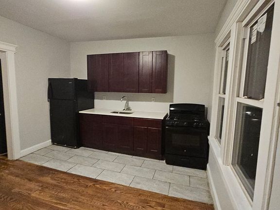2nd image of 277 S Clinton St #2R