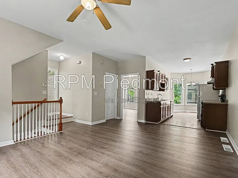 740 Prince Pl NW — Photo 3