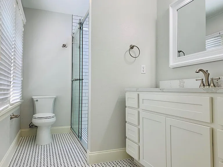 224 NW 32nd St — Photo 12