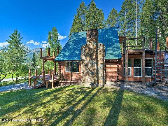 3rd image of 792 Lodge Ln