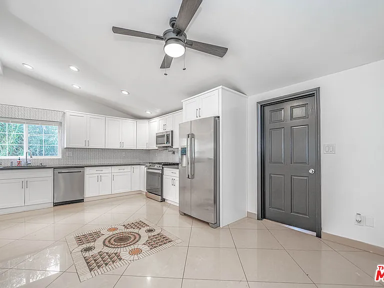 20746 Clarendon St — Photo 12