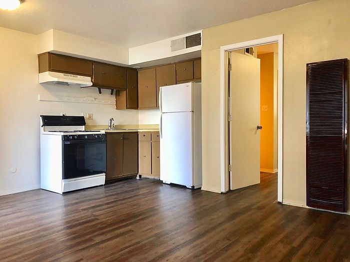 1st image of 300 La Veta Dr NE APT 3