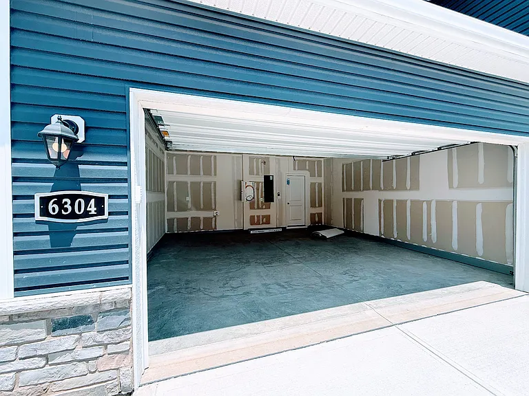 6304 Marinelli Dr N — Photo 29
