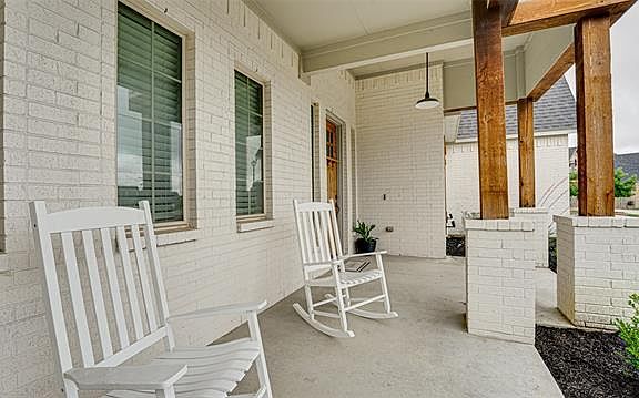 4th image of 111 Peyton Pl
