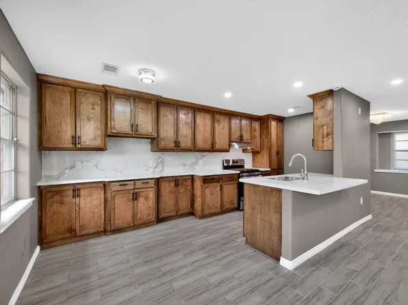 2217 Hickory Ln, Pasadena, TX 77502