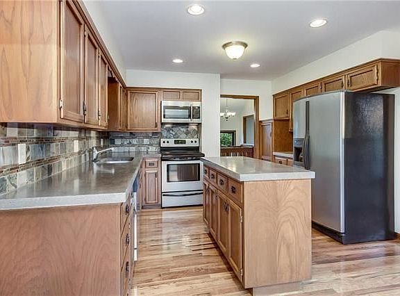 5th image of 700 NE La Costa St