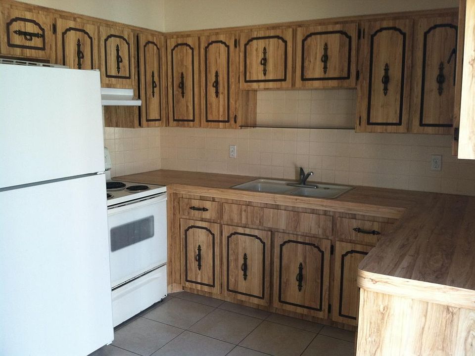 Kitchen with lots of cabinets