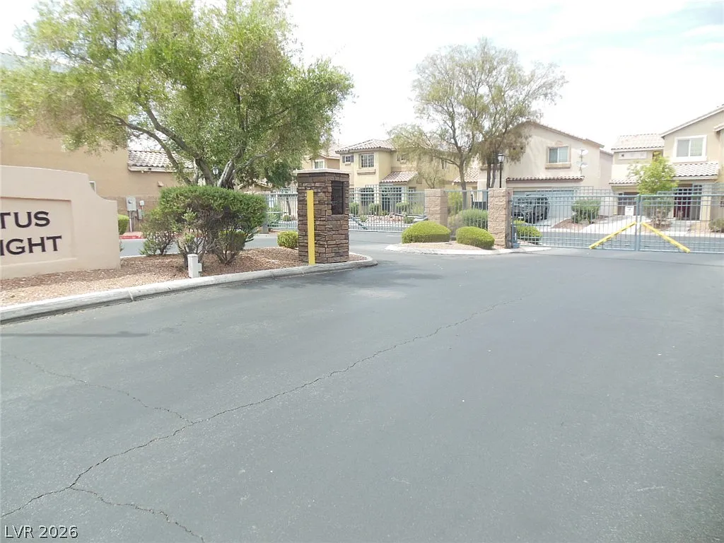 3 bed, 2.5 bath, 1796 sqft, $1,950 — Photo 1