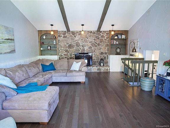 4th image of 9 Hampshire Ln
