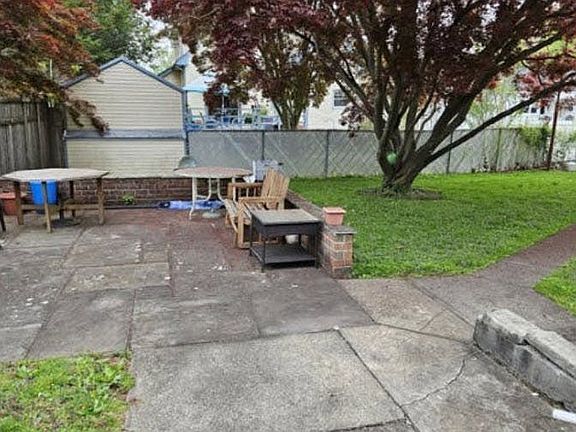 4th image of 119 Fowler Ave