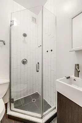 Bathroom, photo 1
