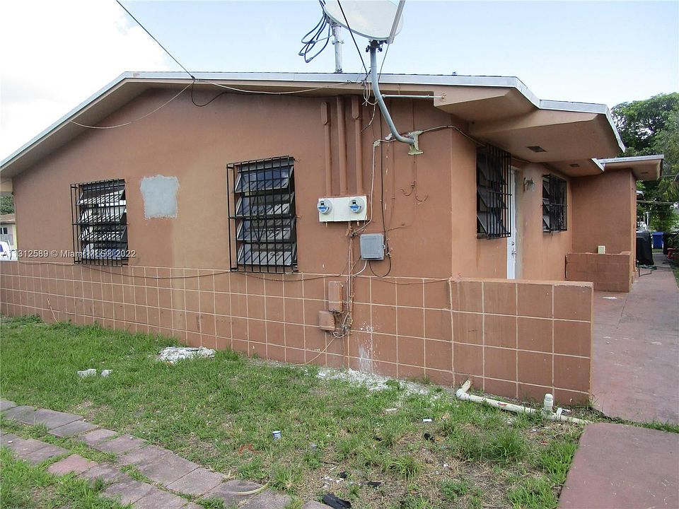 1st image of 450 NE 168th Ter #0