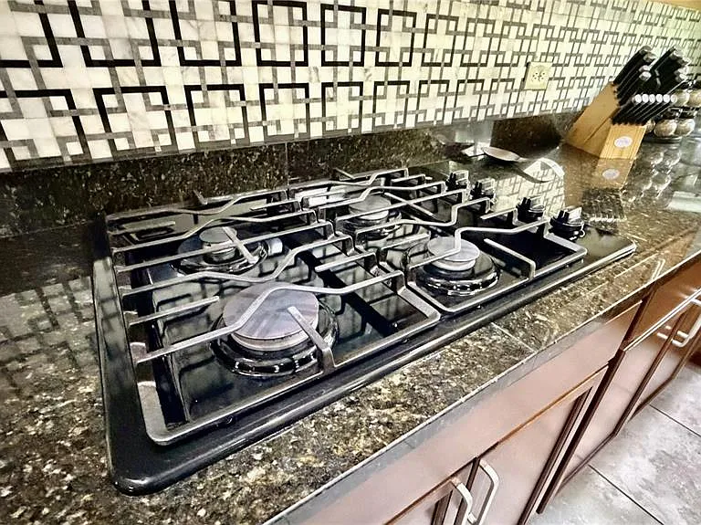 9160 Olmo Ct — Photo 6