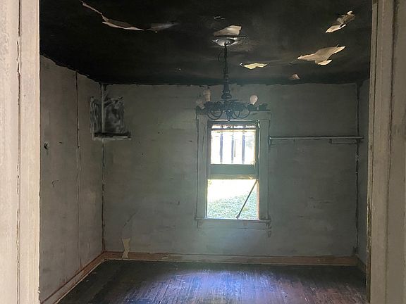 5th image of 1023 E Church St