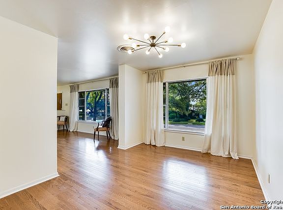 5th image of 237 Jeanette Dr