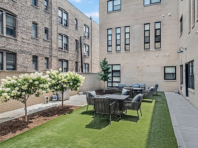 1218 W Lexington St — Photo 47