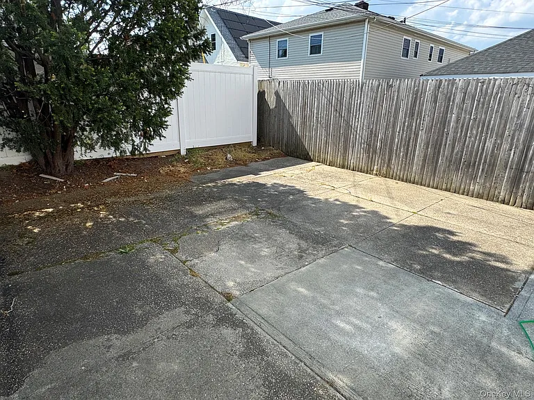 507 Laurelton Blvd #2 — Photo 12