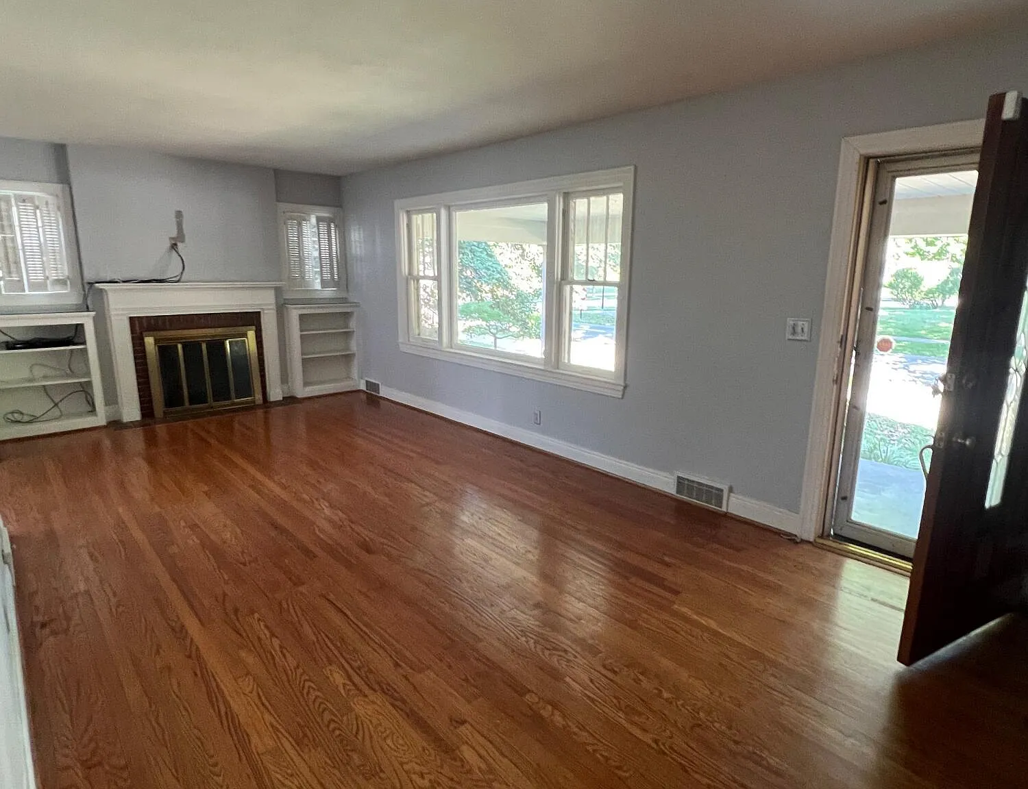 4 bed, 2.0 bath, 2513 sqft, $2,400 — Photo 3