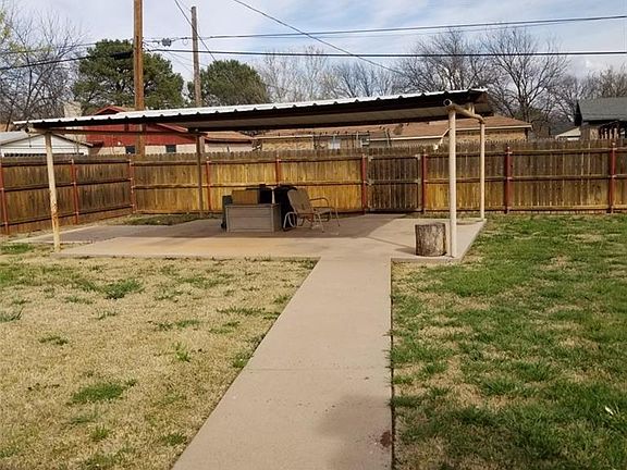 3rd image of 2001 Delwood Dr