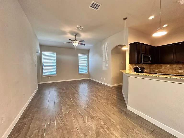 371 Creekside Curv — Photo 7