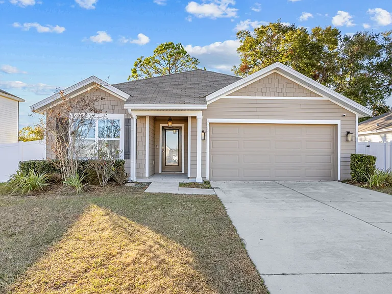 896 NW 253rd Dr — Photo 3