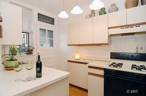 4th image of 2206 W Granville Ave