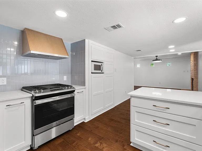7602 Banpass Ln — Photo 12