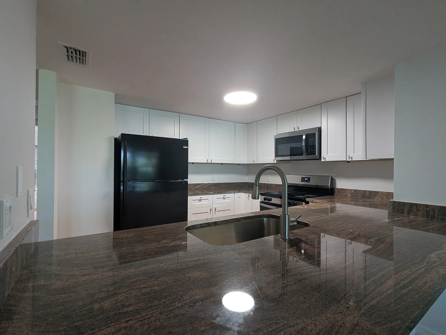 2 bed, 1125 sqft, $1,849 — Photo 4