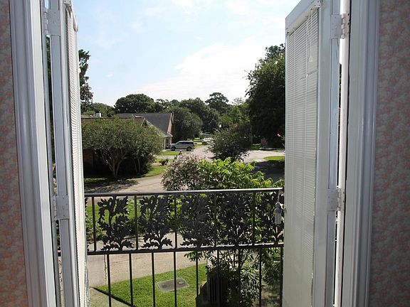 3rd image of 20 Audubon Oaks Blvd