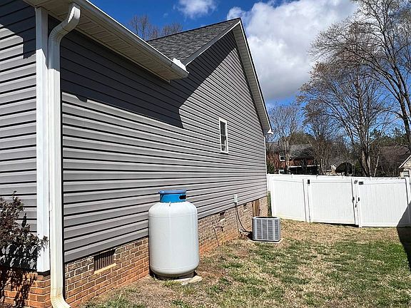 3rd image of 108 Butternut Rd