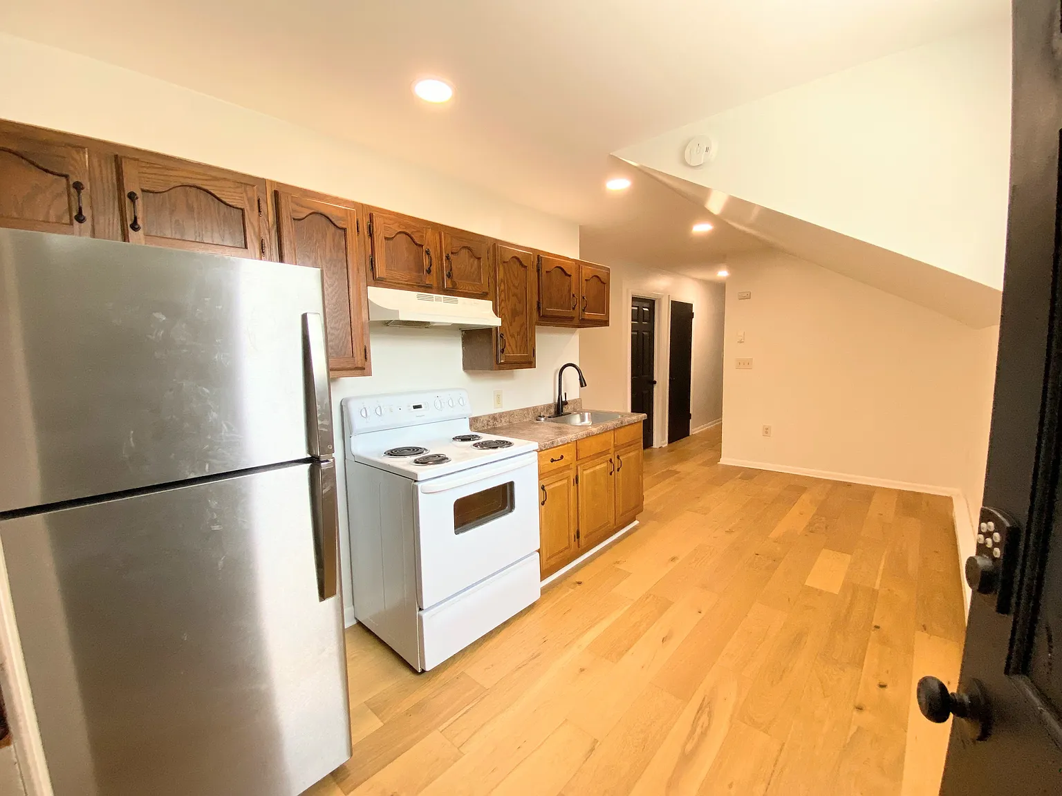 1 bed, 550 sqft, $875 — Photo 2