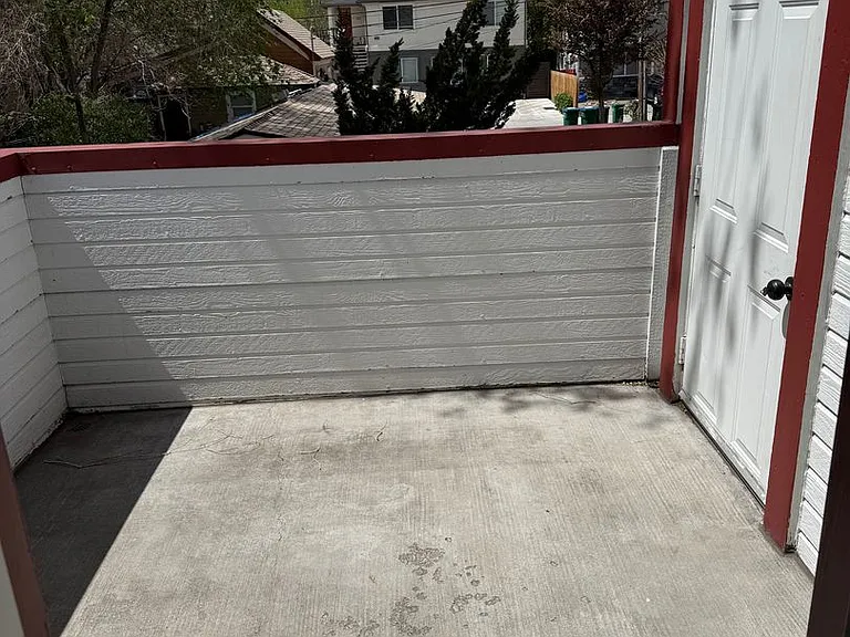 611 Elko Ave — Photo 8