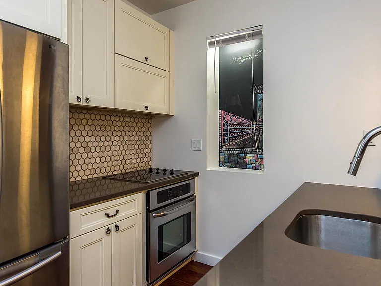 330 Starr St #3F — Photo 3