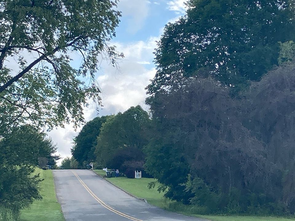 2nd image of 4 Conrad Ct