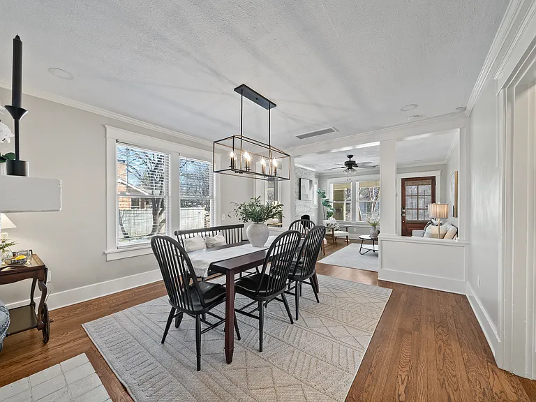 573 Alexander St — Photo 7