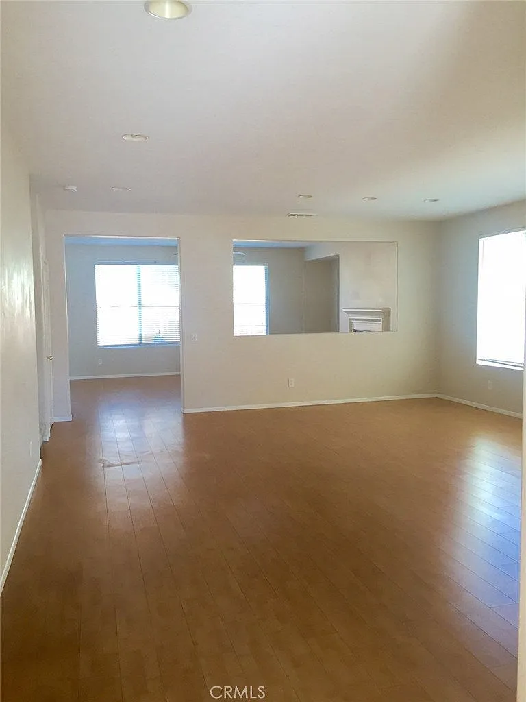 4 bed, 2466 sqft, $3,350 — Photo 3