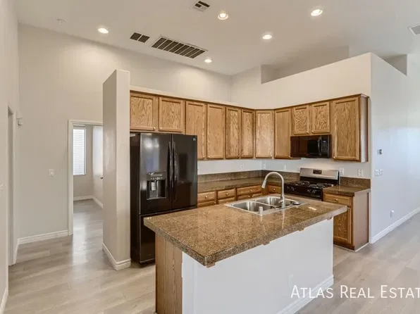 9121 Little Horse Ave, Las Vegas, NV 89143